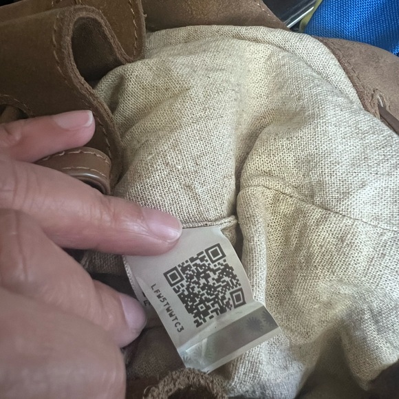 UGG Australia RAE Bucket bag small. Pre loved condition. - Picture 10 of 11